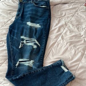 Lightly worn MAURICES jeans w/ stretch material